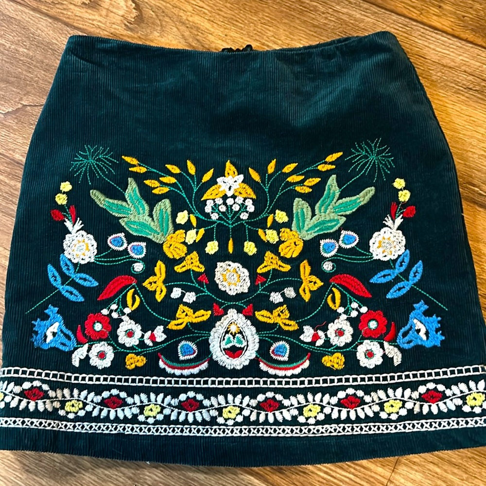 Simplee Mini Skirt  Green Embroidered Boho Hippie Western Cowgirl Corduroy L